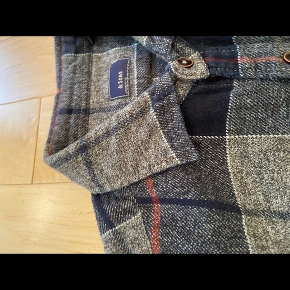 & Sons flannel Mens medium in like new condition - Picture 2 of 10
